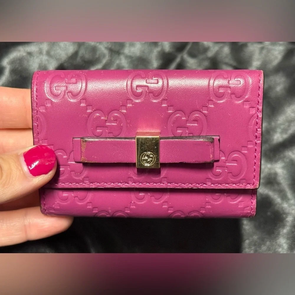 Gucci pink key holder